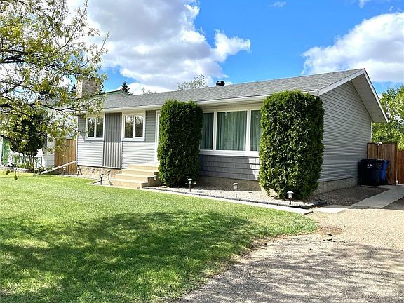 2nd image of 1619 Mackenzie King Cres