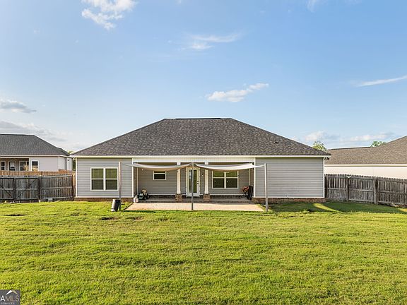 4th image of 404 Ledford Way