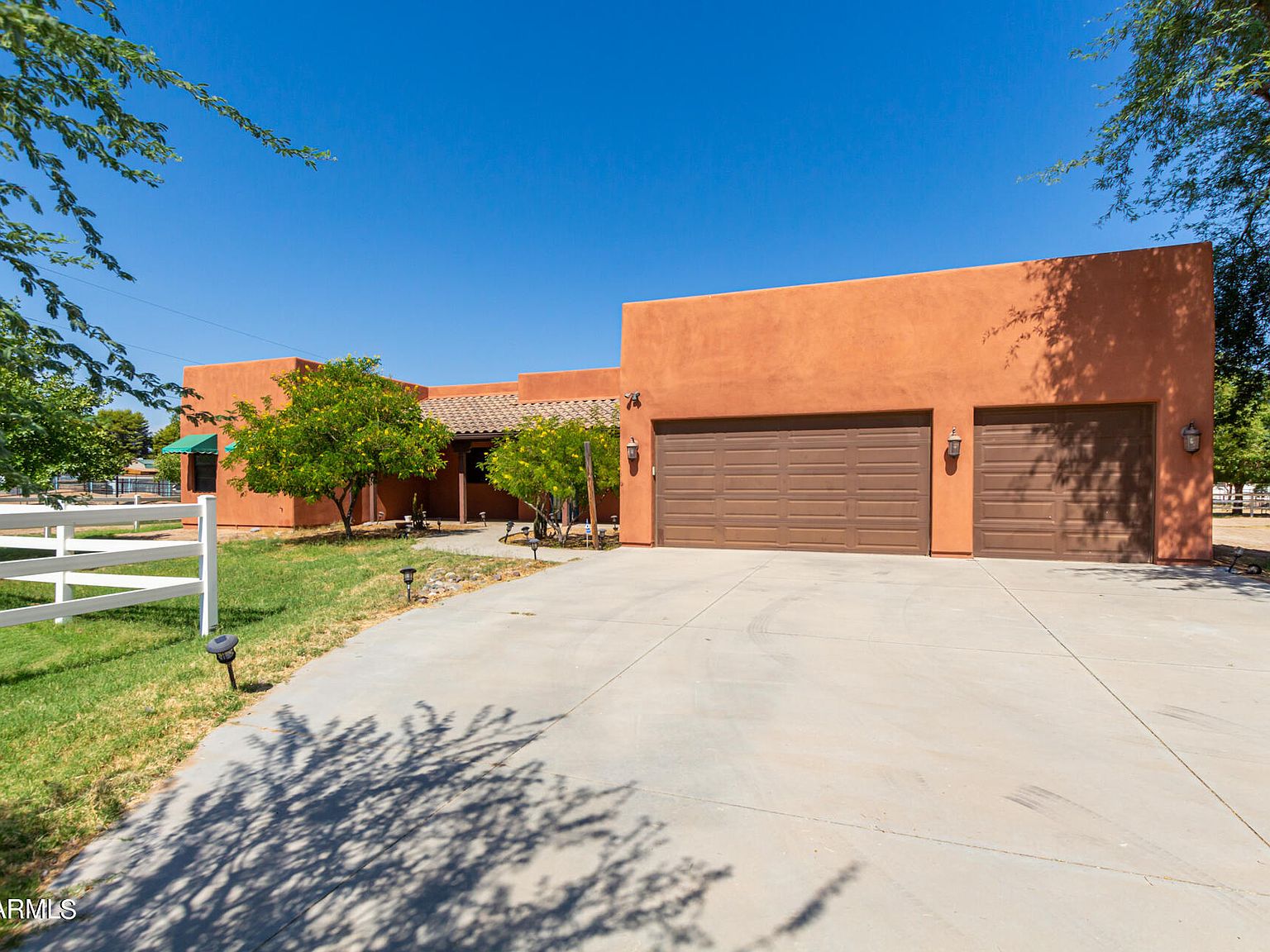 特撮 isle 17348 W Cochise Dr, Waddell, AZ 85355 | Zillow