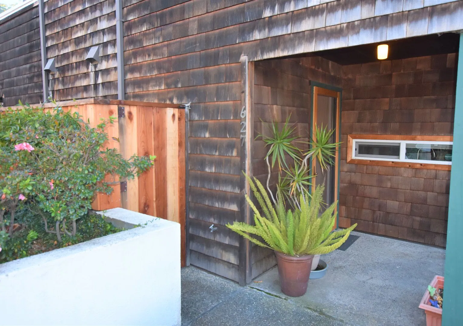 Gorgeous 2BD 1-1/2BA Downtown Palo Alto Condominium — Photo 1