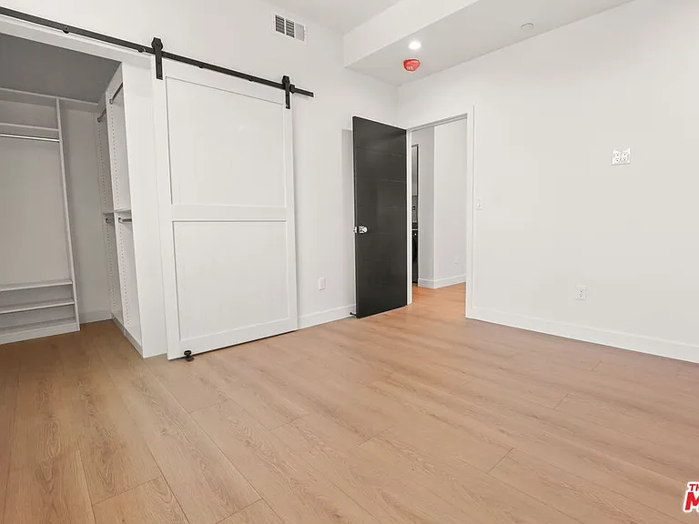 2135 S Longwood Ave #1/2 — Photo 36