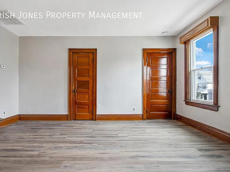 134 Peter St #UPPER — Photo 11
