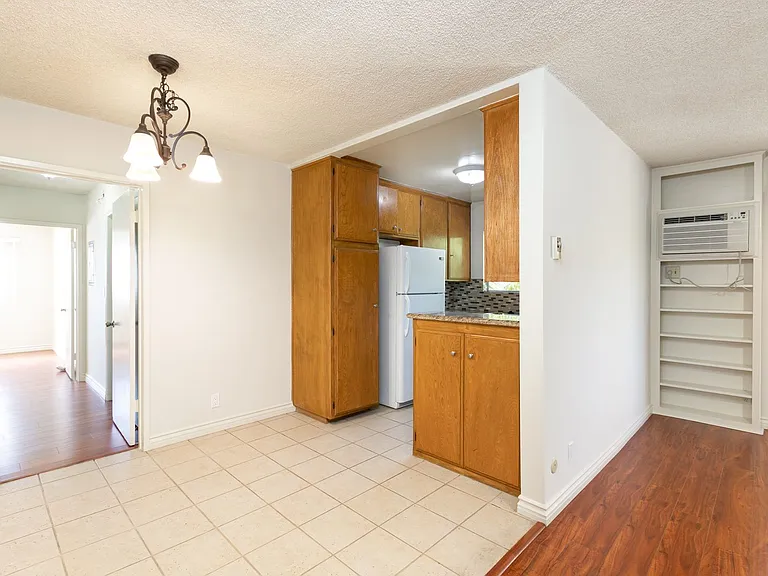 1030 N Harper Ave — Photo 15