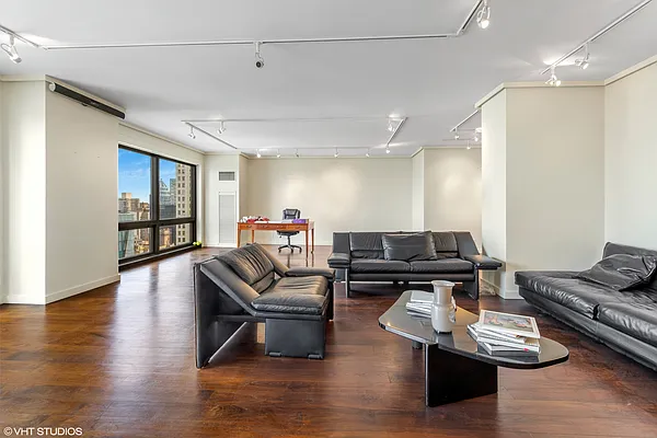 Sold by Maltz Auctions Inc | media 21