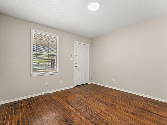 4th image of 2253 Marble Ave