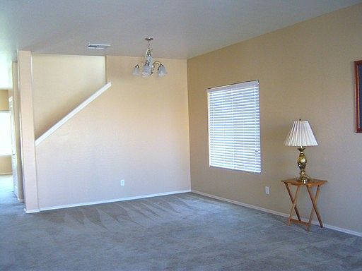 4th image of 1147 E Country Crossing Way