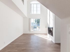 2452 S Centinela Ave