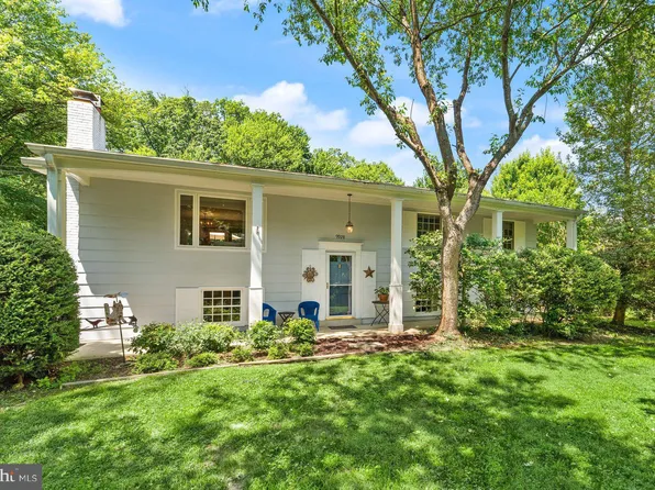 9928 Woodrow St, Vienna, VA 22181