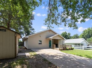 937 La Salle St, Lawrence, KS 66044