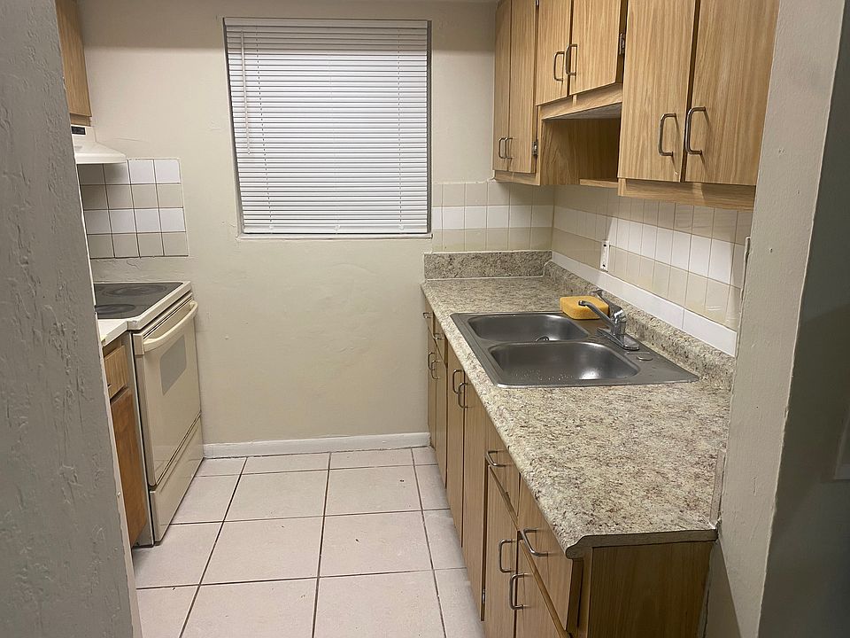 1st image of 815 S L St APT 2