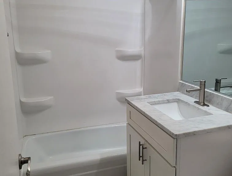 910 N River Dr #107 — Photo 4