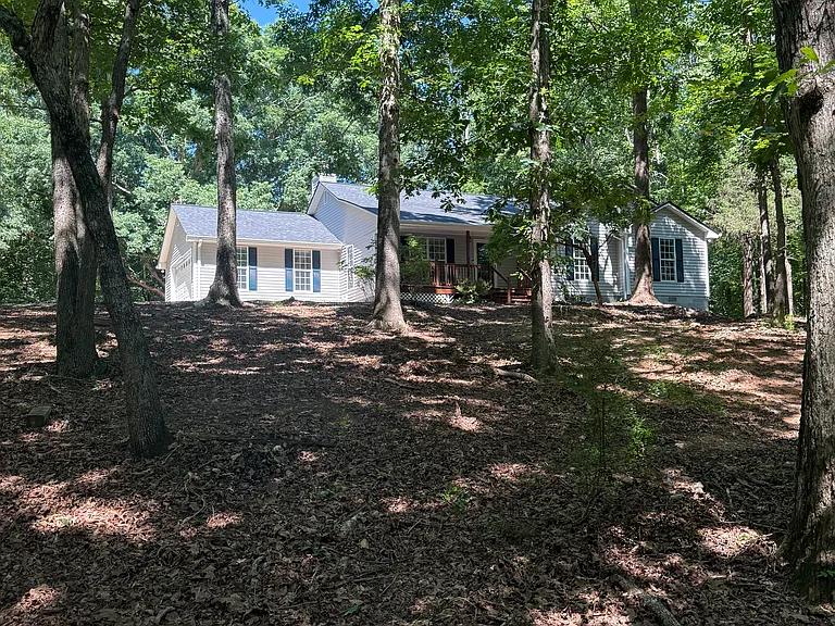 108 Smithsonia Rd — Photo 1