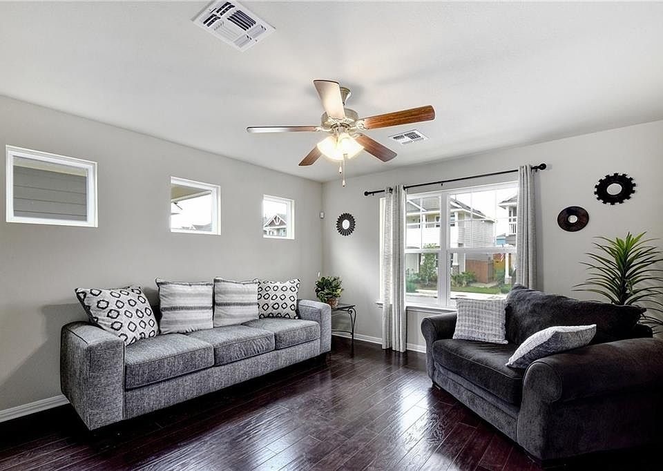 1st image of 150 Friendship Oak Dr