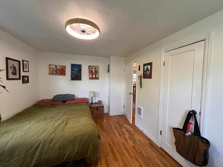 1049 E St — Photo 24