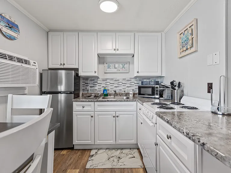 70 E Grand Ave #106 — Photo 5