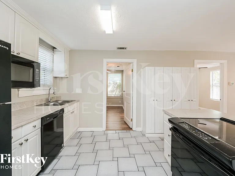 7309 N Dartmouth Ave — Photo 5
