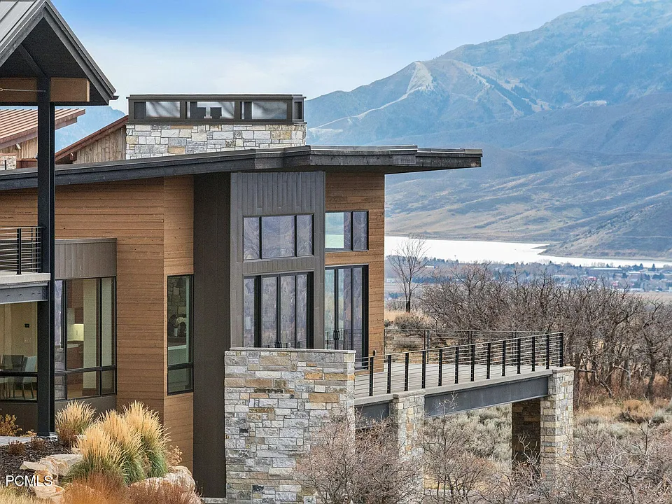 2005 Lookout Peak Cir