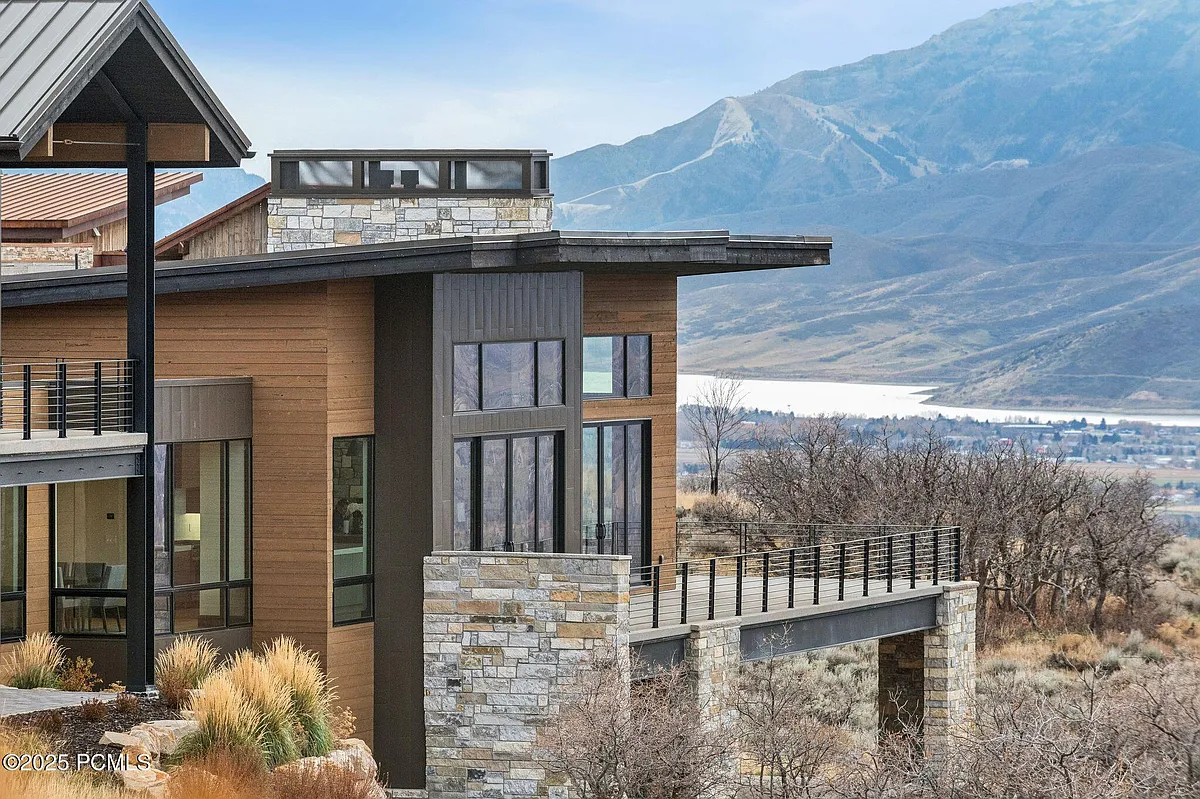 Building Photo - 2005 Lookout Peak Cir