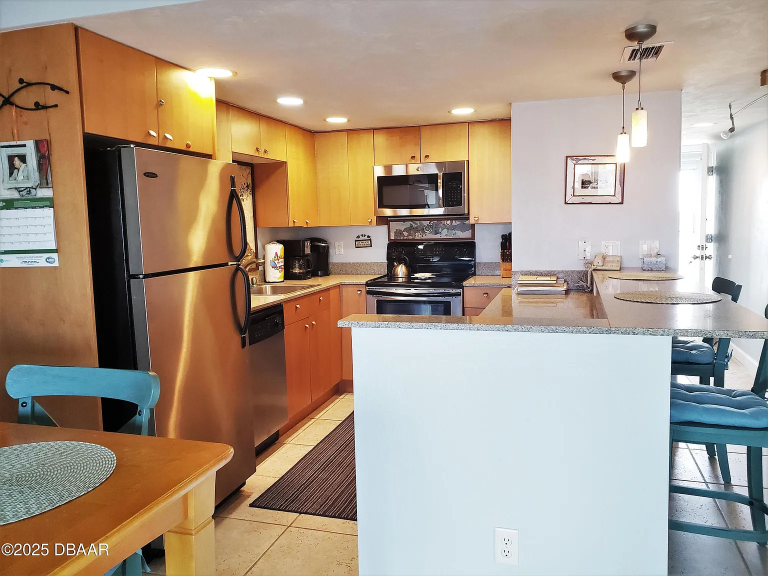 2 bed, 2.0 bath, 889 sqft, $4,800 — Photo 3