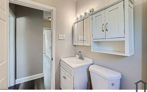 5th image of 8446 Oakleigh Rd