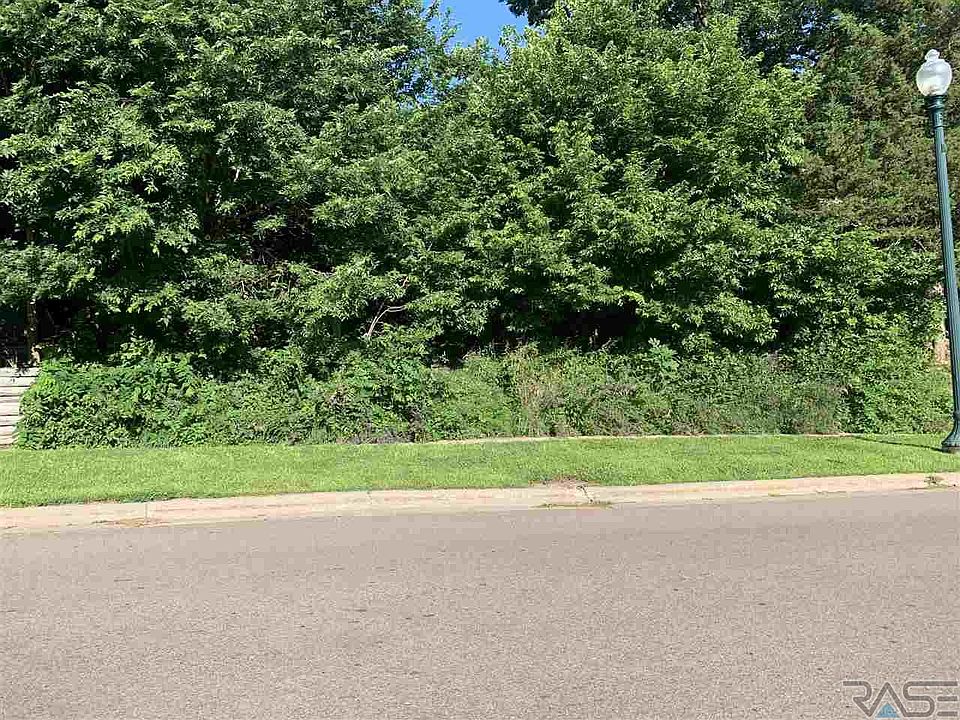 2nd image of 309 N Spring Ave