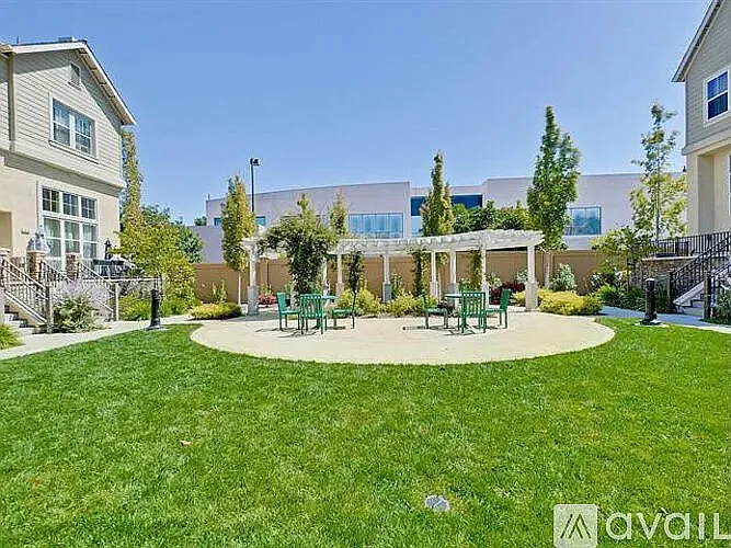 3 bed, 2.5 bath, 1740 sqft, $5,370 — Photo 2
