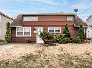 27 Spruce St, Carteret, NJ 07008