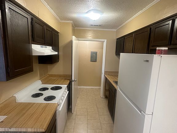 4th image of 305 Marigny Cir #C