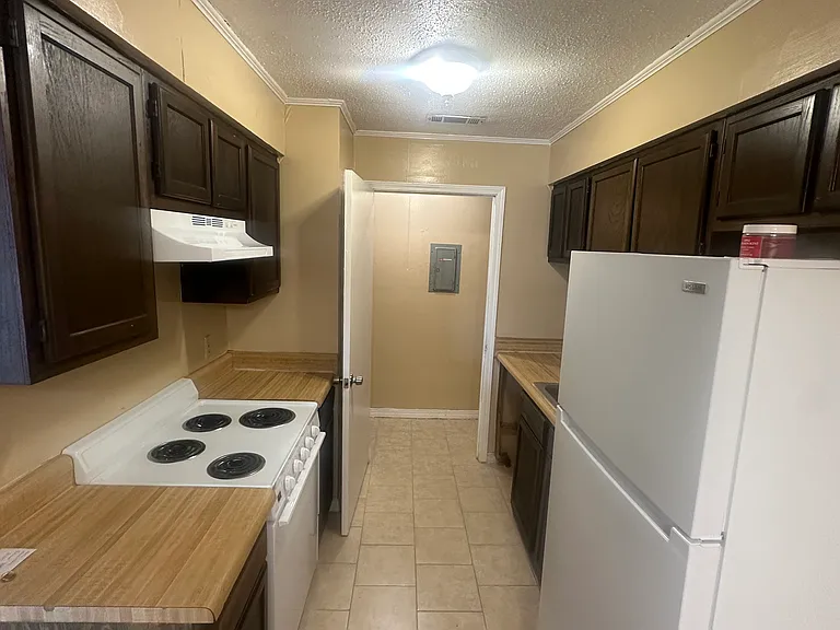 305 Marigny Cir #C — Photo 4