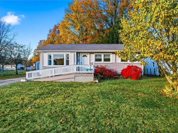 560 Beverly Hills Dr, Youngstown, OH 44505