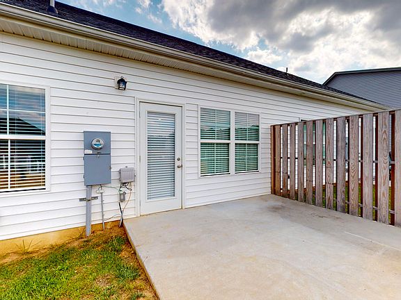 3rd image of 615 Bellingham Dr NE