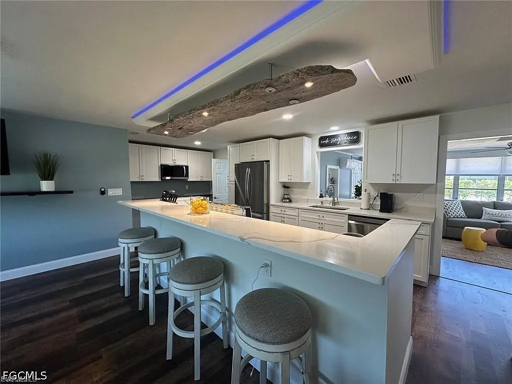 2 bed, 2.0 bath, 1073 sqft, $1,800 — Photo 2