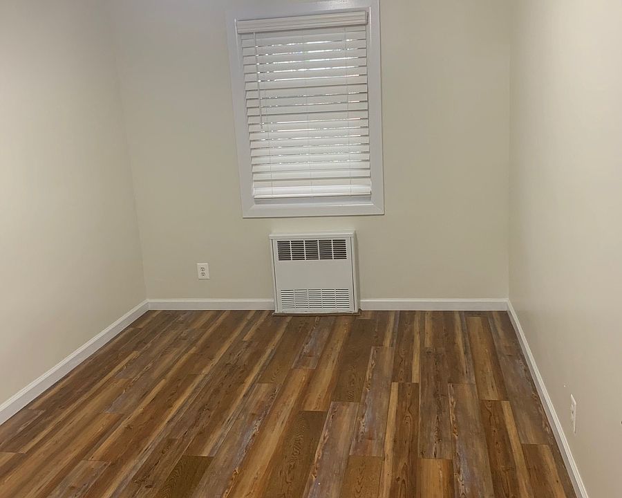 1st image of 929 E 102nd St #1