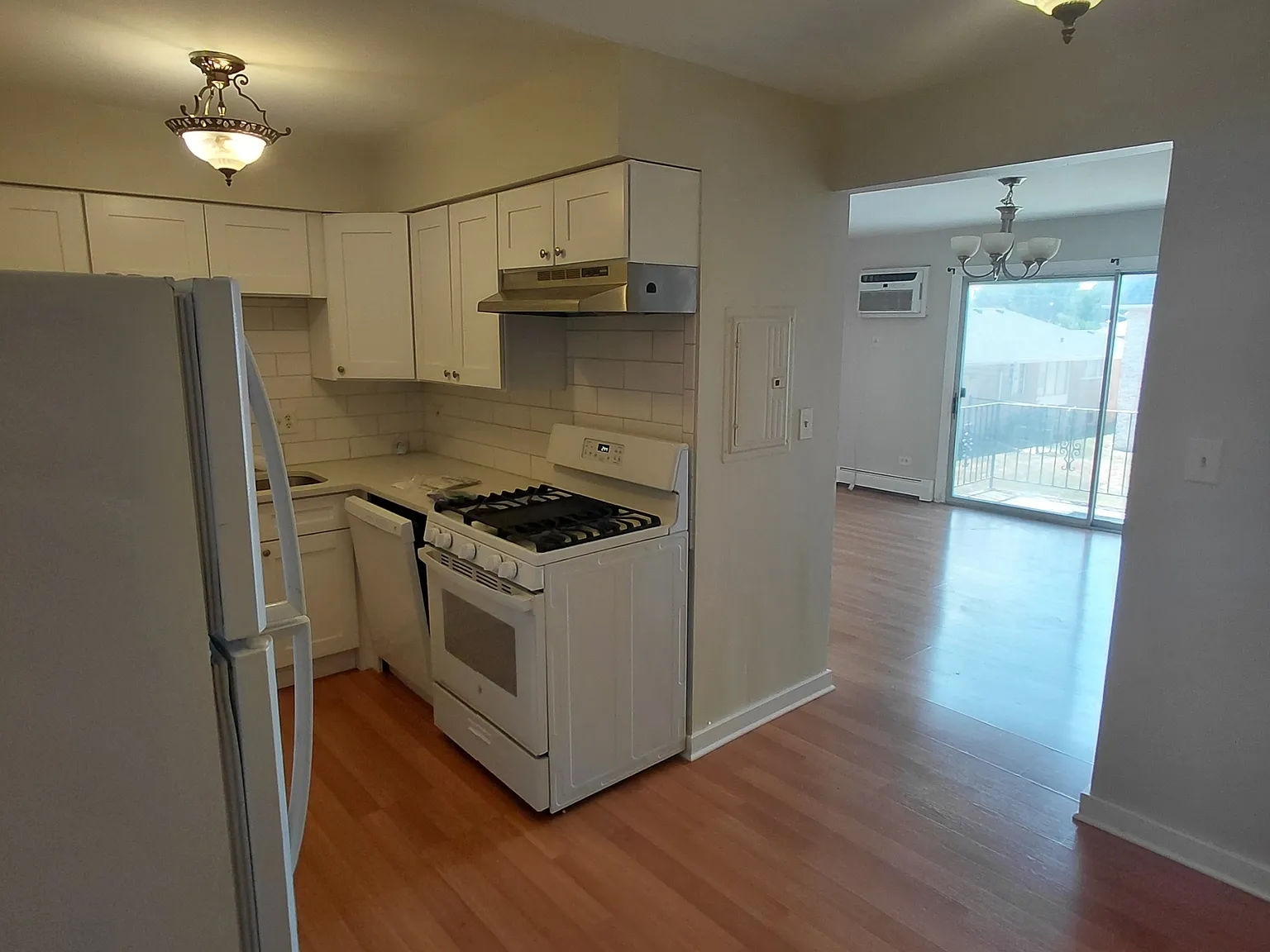 1319 N Baldwin Ct, 2D - 1 — Photo 1