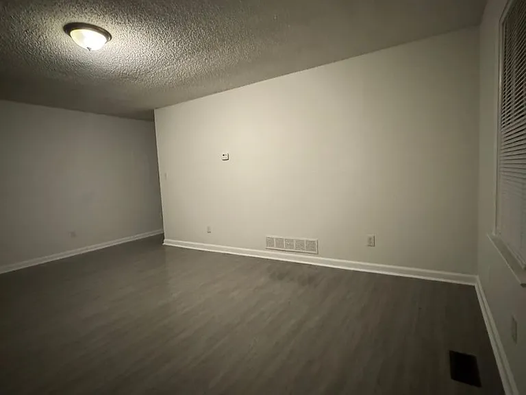 111 Fairhaven Ct — Photo 17