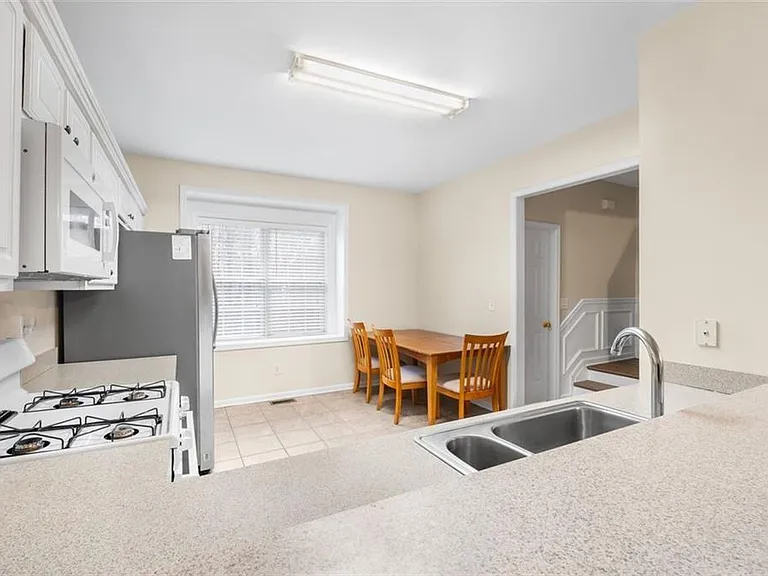3944 Howell Park Rd — Photo 14