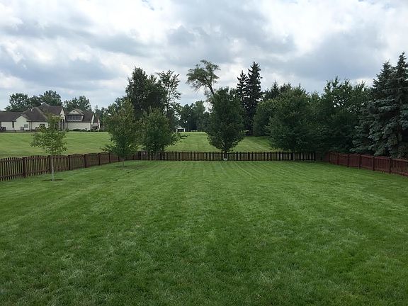Large Fenced Yard