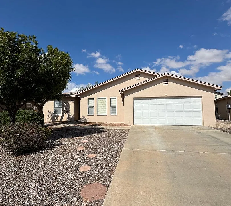 5727 Pecan Ln