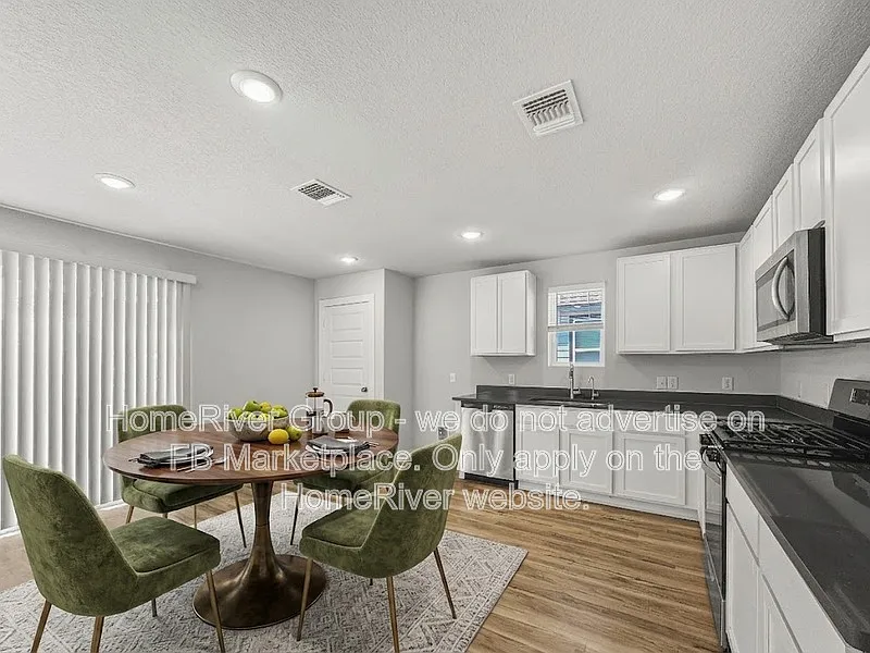 3 bed, 2.5 bath, 1566 sqft, $1,765 — Photo 3