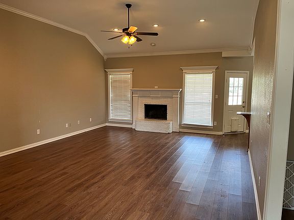 3rd image of 608 Grand Oaks Ct