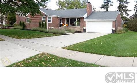 3914 Parkview Dr. 1.JPG
