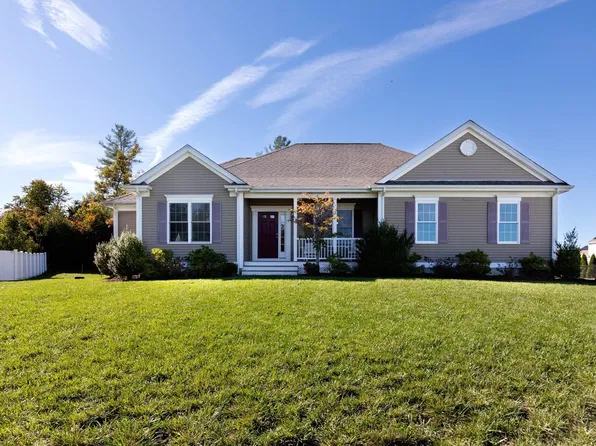 3 Hickory Ln, Bridgewater, MA 02324