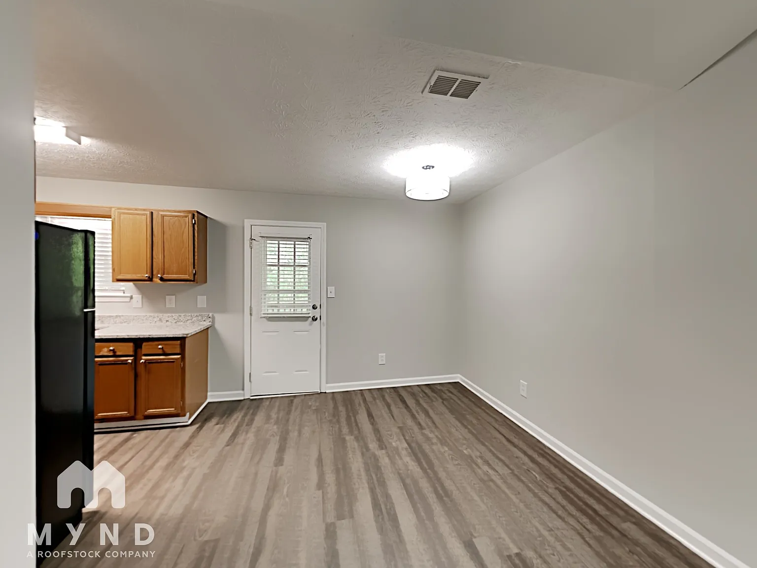 3 bed, 2.0 bath, 1092 sqft, $1,710 — Photo 4