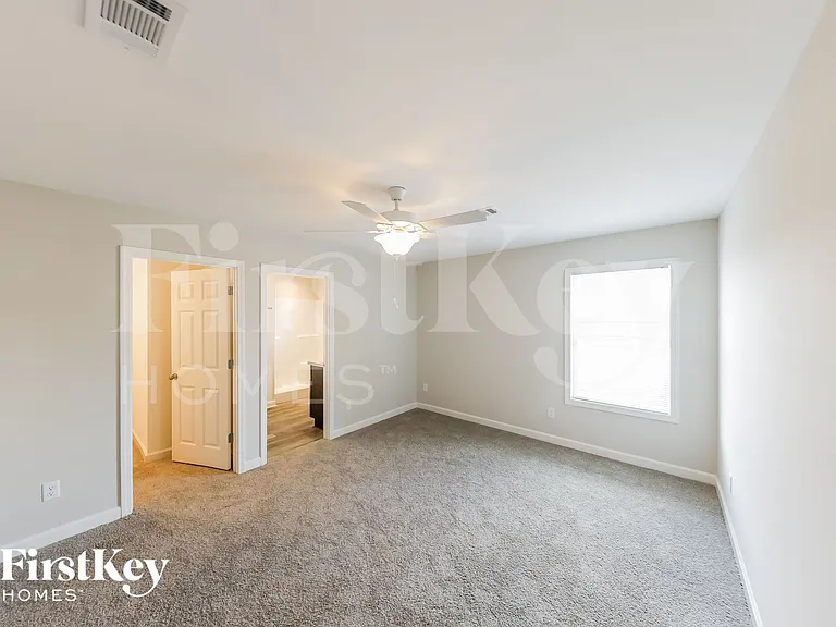 120 Castlebar Cir — Photo 8
