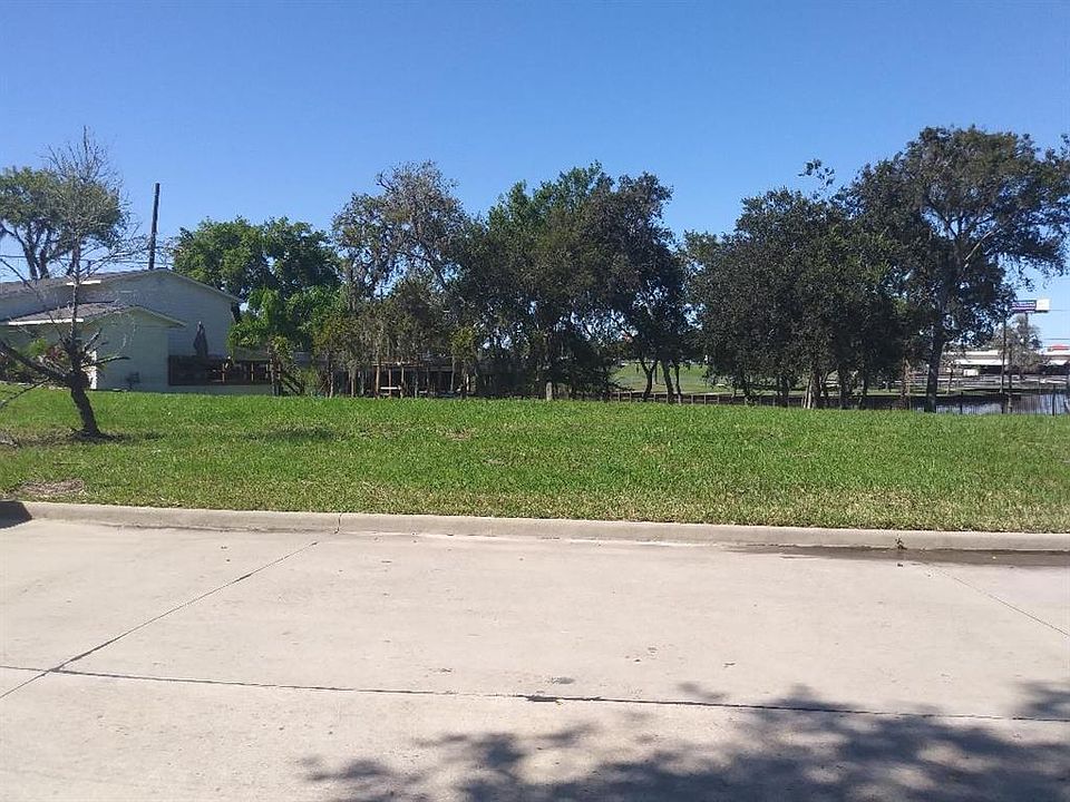 1st image of 103 Old Bayou Dr
