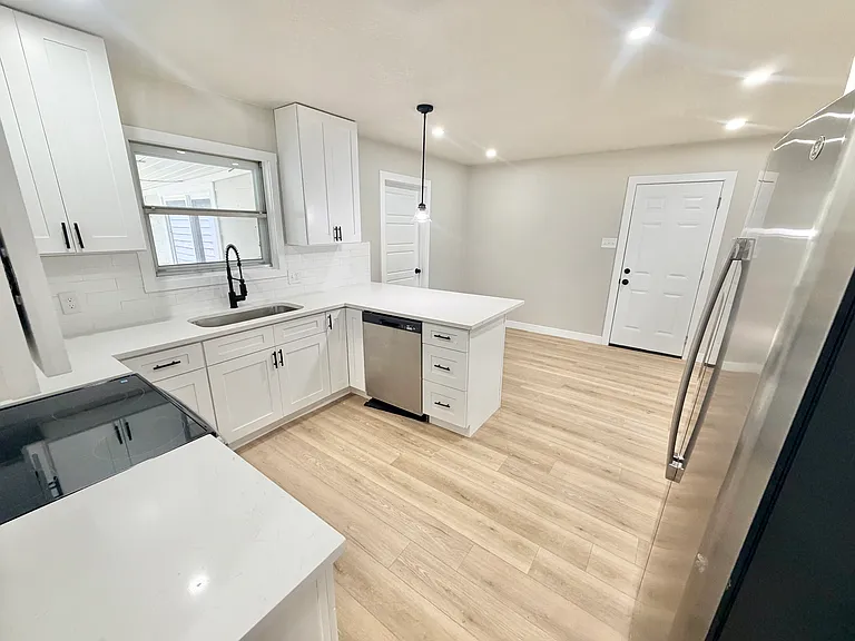 7510 Stagecoach Dr — Photo 10