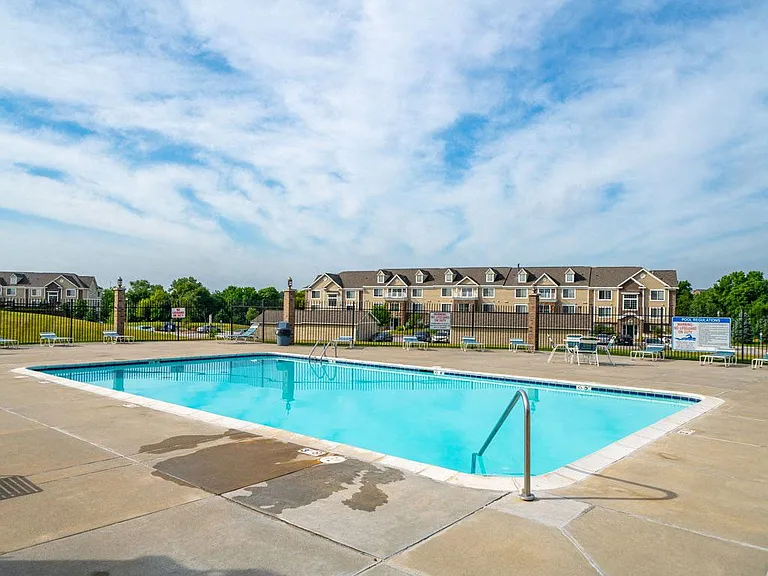 Colonial Pointe at Fairview Apartments — Photo 29