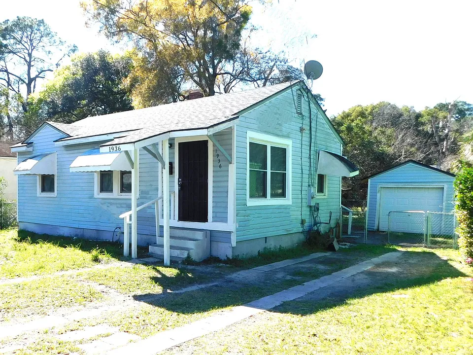 1936 Lambert St