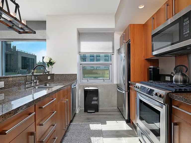 321 10th Ave #607 — Photo 7