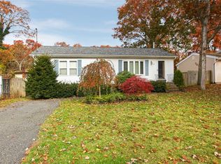 119 Arlington St, Patchogue, NY 11772